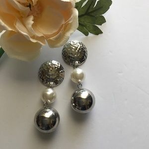 NEW NWT Ashley Stewart Silver/ Pearl Earrings. Pierced.